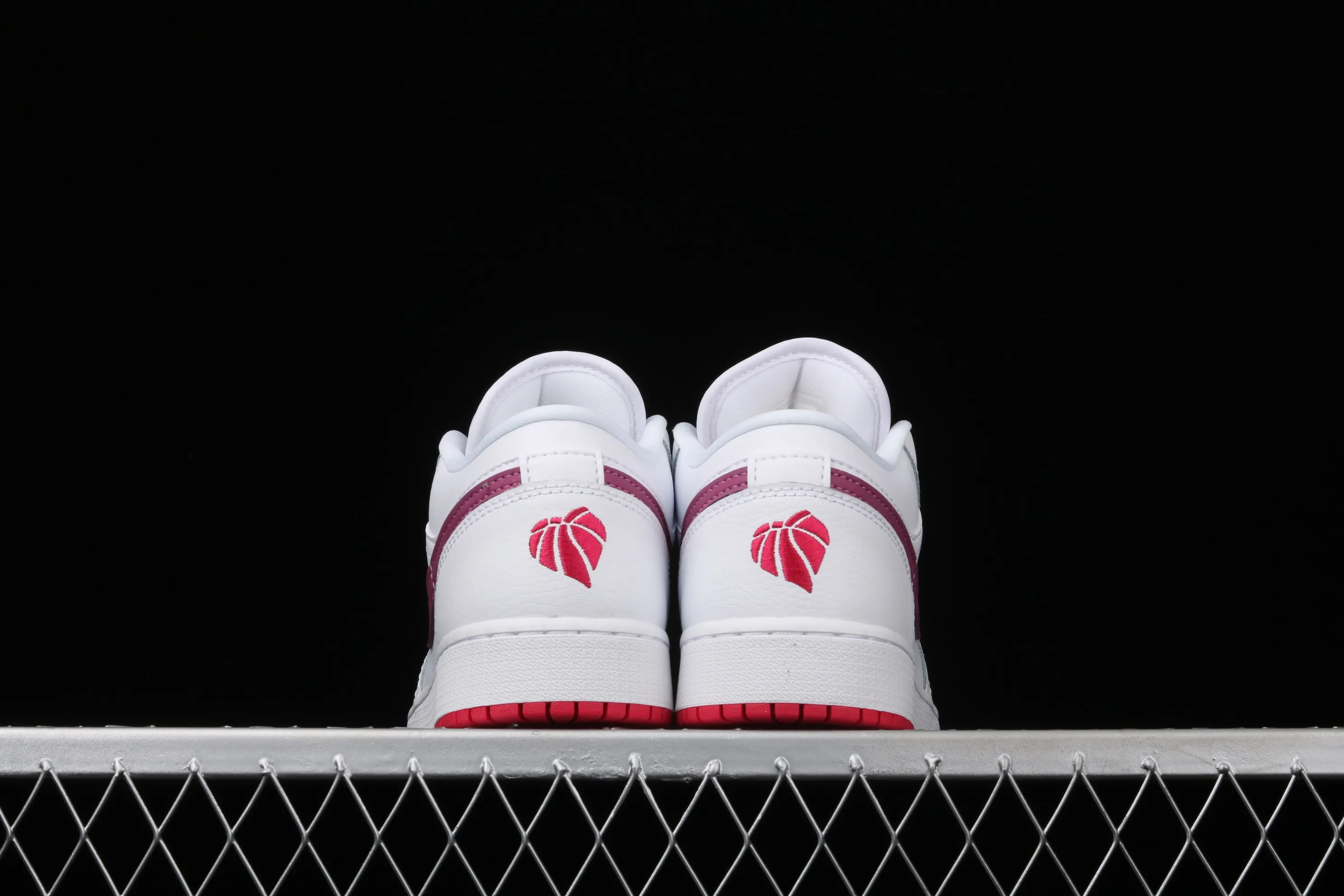 All categories Air Jordan Jordan series basketball shoes Air Jordan 1 Low G version pure original Air Jordan1 Low AJ1 Joe 1 Valentine's Day low-top basketball shoes 554723-161
